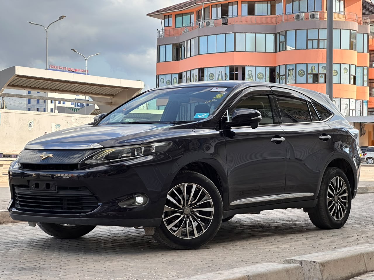 Toyota Harrier Anaconda thumbnail 3